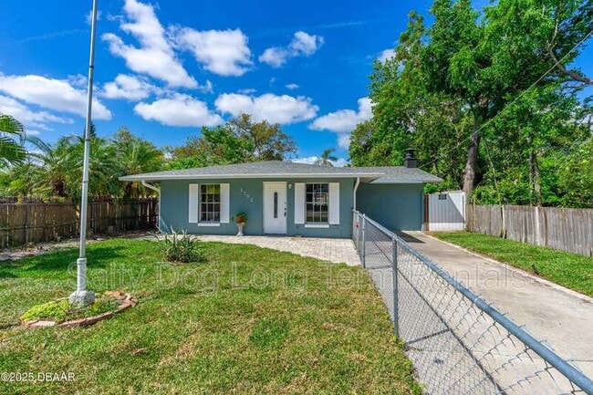 Building Photo - 1702 Carolina Ave