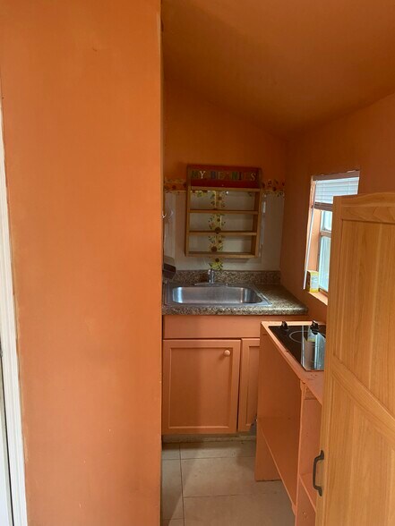 Kitchen view again - 331 NE 26th Ct