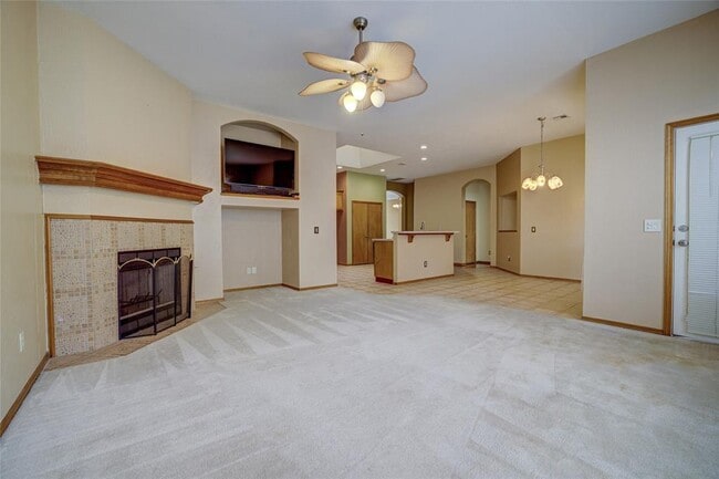 Building Photo - 913 Elm Creek Dr