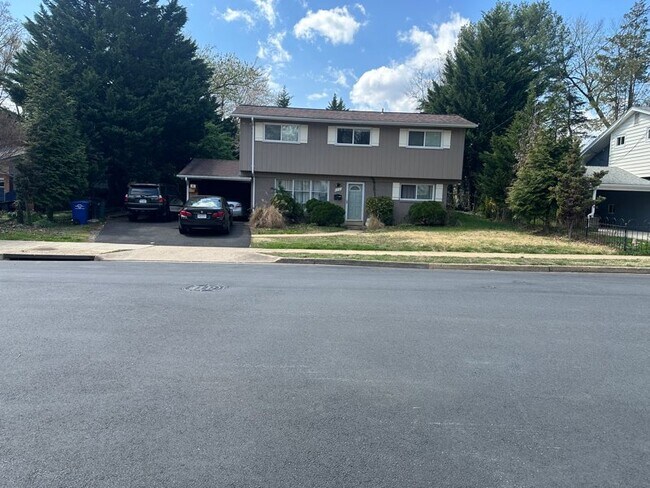Building Photo - 4240 Sideburn Rd