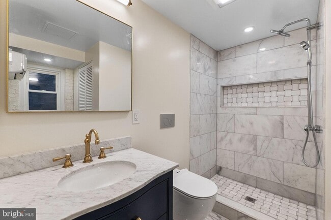 Building Photo - 145 D St SE