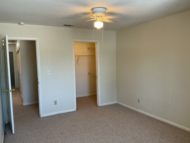 Building Photo - 8852 Gemwood Way