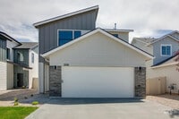 Building Photo - 336 S Calf Crk Ave