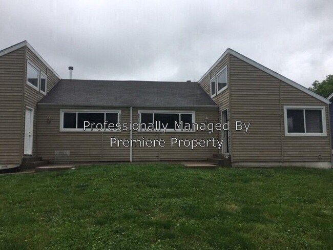 Primary Photo - 950 - 3 Bed 2 Bath Duplex in Raytown