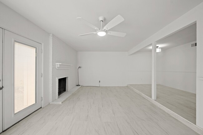 Building Photo - 11650 Village Pl Dr