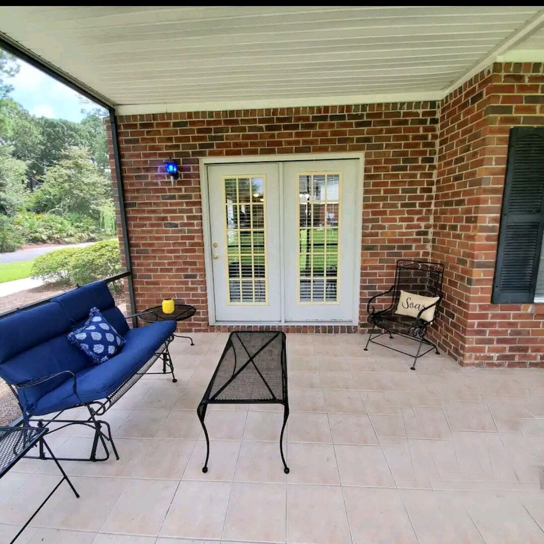 Large back patio - 104 Camellia Ct