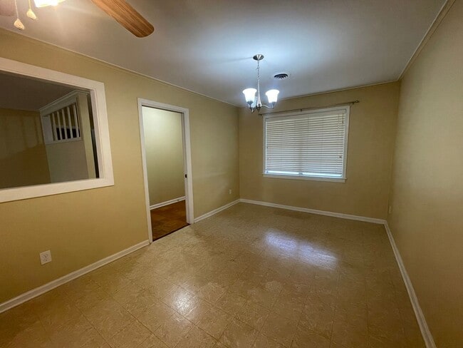 Building Photo - Broadmoor Terrace Beauty!