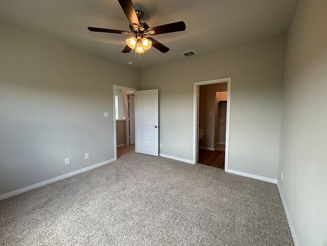 Building Photo - Triple Master Suites 3-Story Townhome