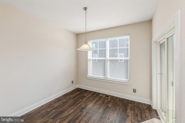 Building Photo - 1552 Meadowlark Glen Rd