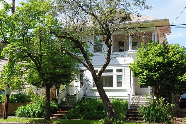 Building Photo - 1621 SE Pine St