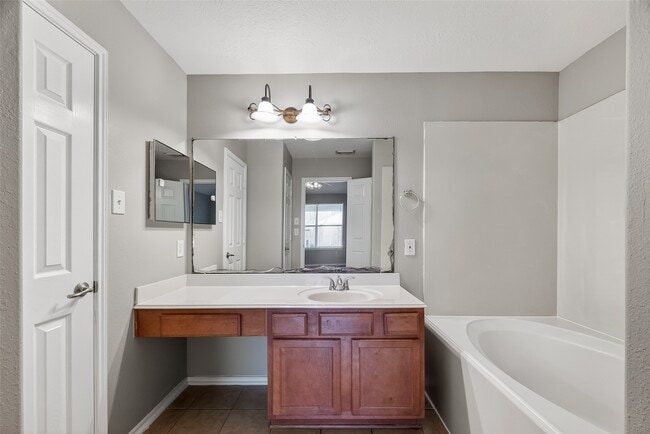 Building Photo - 9807 Tawny Trace Ct