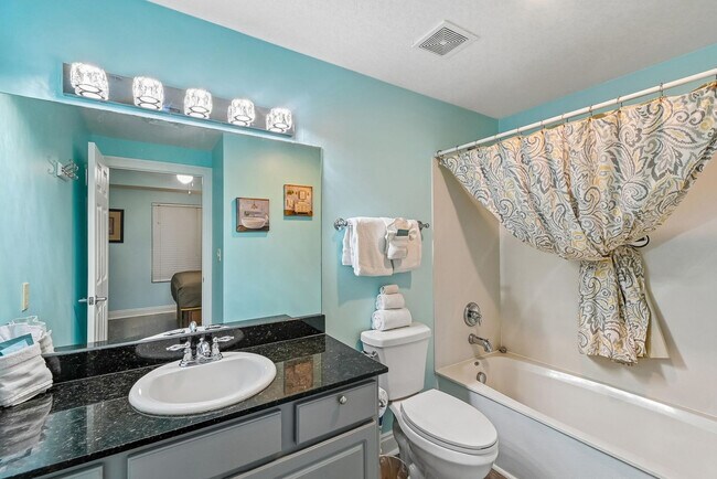 Building Photo - 15817 Front Beach Rd