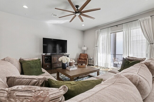 Building Photo - 1538 Dian St