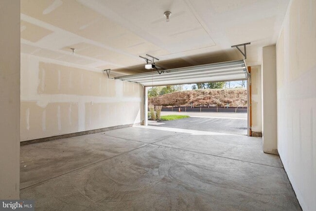 Building Photo - 142 ADA Hightower Ave