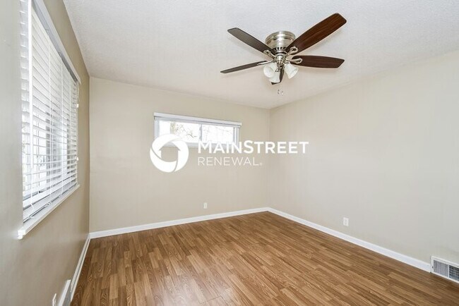 Building Photo - 3 Bedroom Pet-Friendly Home in Louisville,...