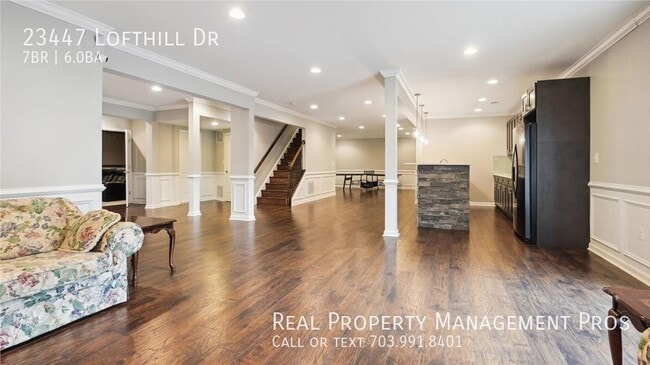 Building Photo - Beautifully Maintained 7 Bedroom 6 Bath Ho...