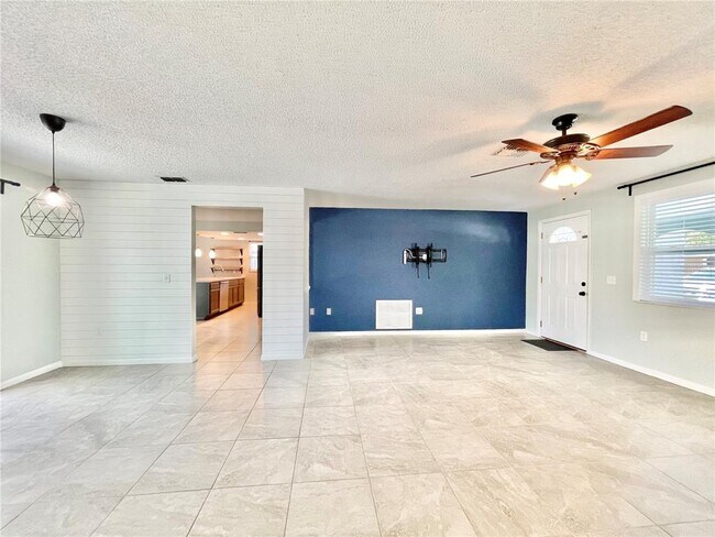 Building Photo - 9011 Ledgestone Ln