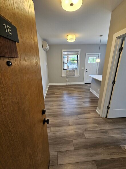 Building Photo - 3931 N Janssen Ave