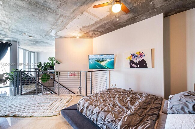 Building Photo - 690 SW 1st Ct