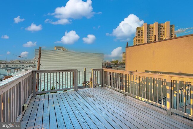 Building Photo - 1620 E Clement St