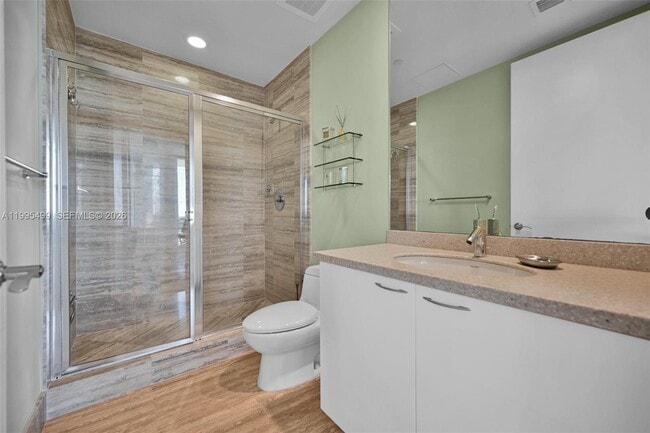 Building Photo - 15901 Collins Ave