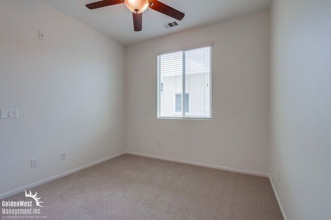 Building Photo - Stylish 3Bdm 3Ba Townhome with Chef’s Kitc...