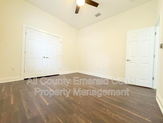 Building Photo - 722 Kelly St