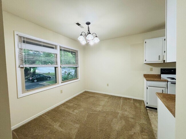Building Photo - 1741 Donlee Dr