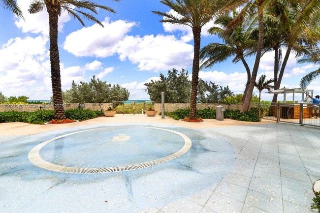 Building Photo - 6801 Collins Ave