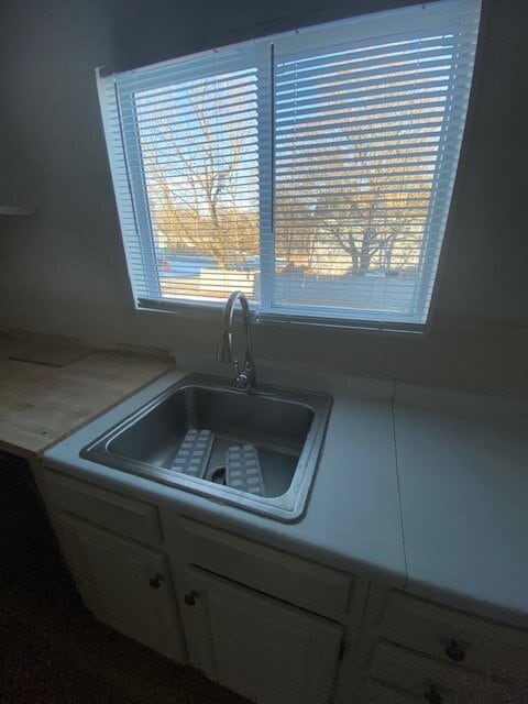 Building Photo - Spacious 2BR in Auburn with Off-Street Parking | $1,850 | April 1