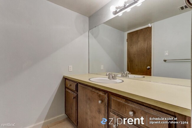 Building Photo - 1 br, 1 bath Condo - 6536 Embarcadero Driv...