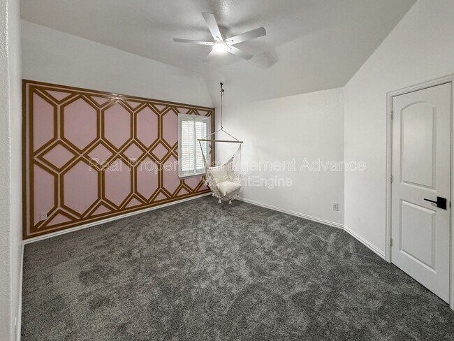 Building Photo - 801 Renault Way