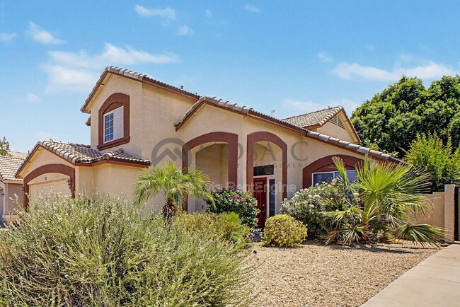 Building Photo - 820 N Granada Dr