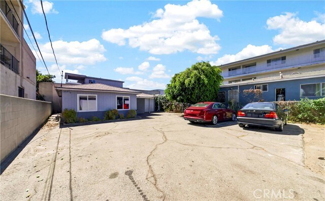 Building Photo - 13719 Yukon Ave