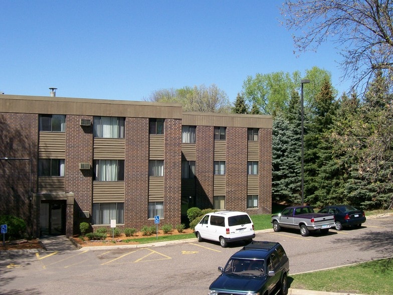 Eldorado Oaks/Maples Apartments 11800 Eldorado St NW Coon Rapids MN