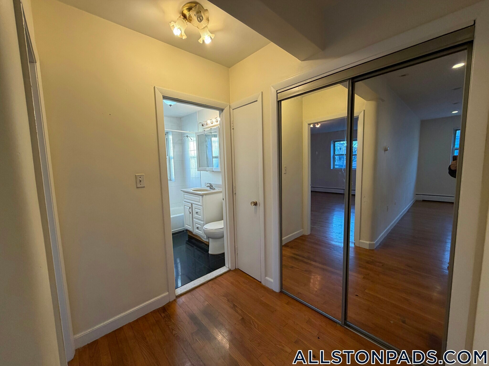 Building Photo - 34 Gardner St