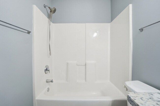 Building Photo - 2 Bedroom End Unit Townhome in University Heights!