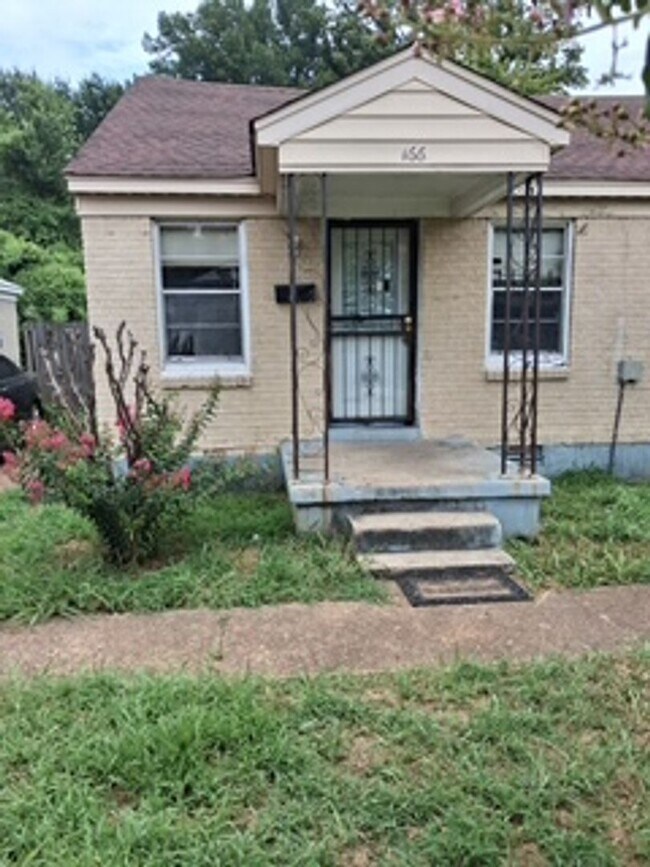 Building Photo - 166 Eastview Dr