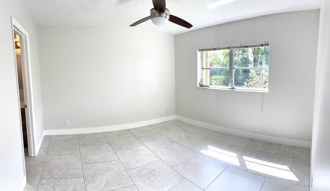 Building Photo - 3851 NW 84th Ave