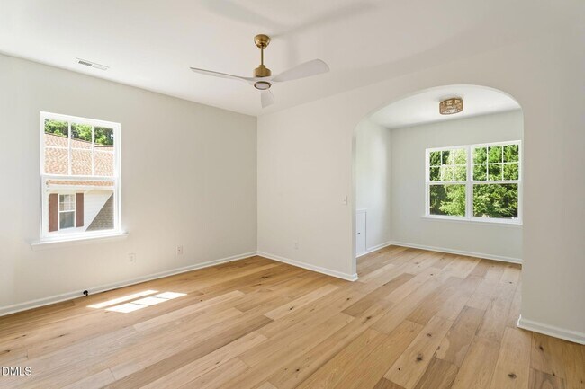 Building Photo - 5 Silverbell Ct