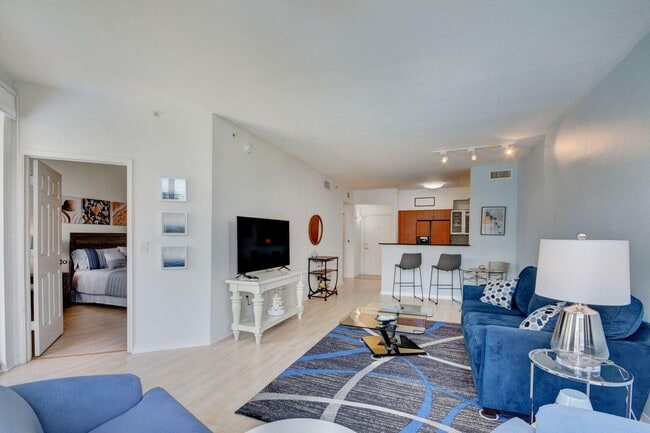 Building Photo - 806 E Windward Way