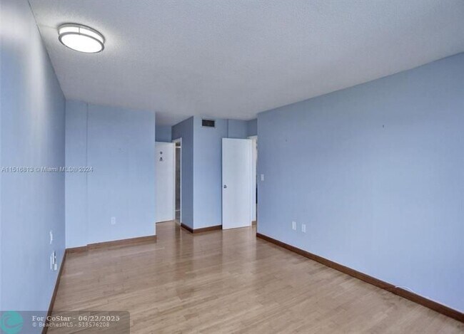 Building Photo - 11930 N Bayshore Dr