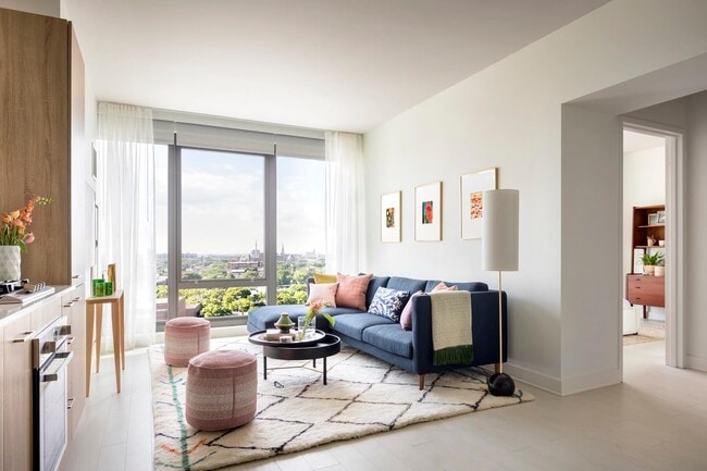 Primary Photo - 1135 W Van Buren St