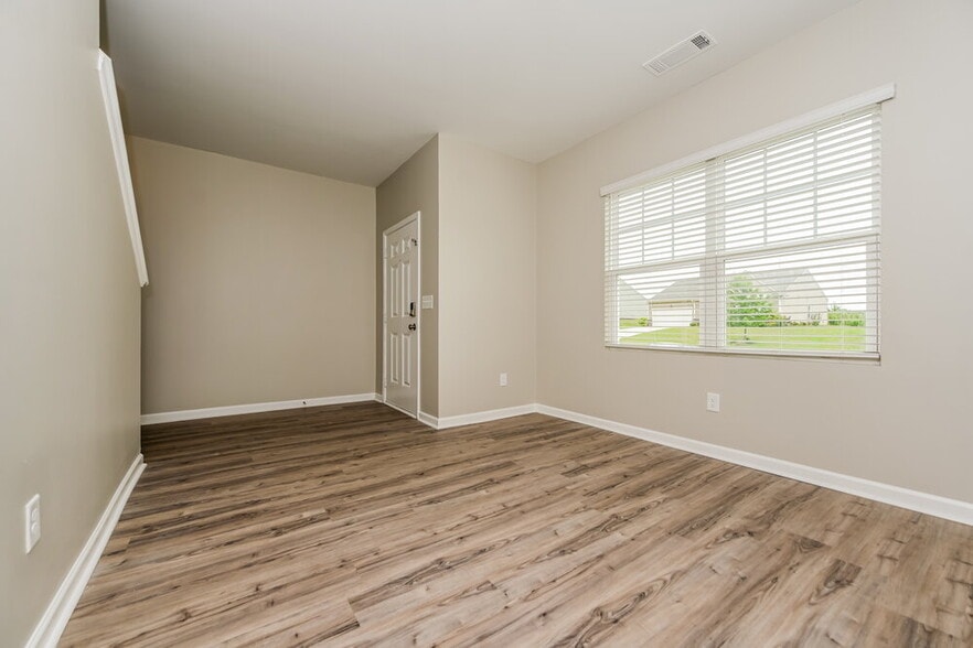 Building Photo - 1083 Cold Water Dr