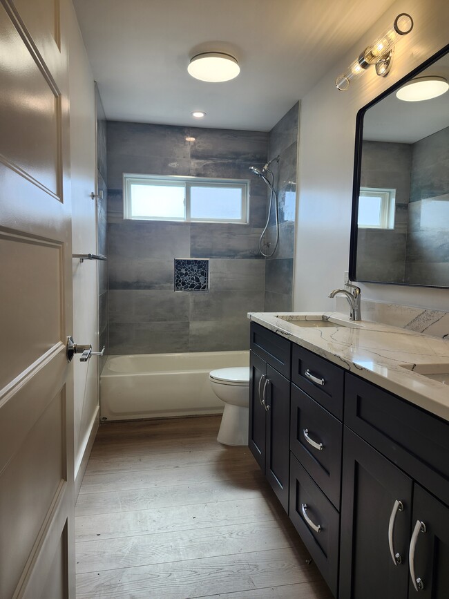 Building Photo - 1213 Formosa Ave