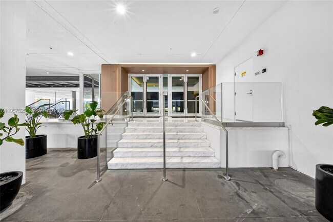 Building Photo - 400 Sunny Isles Blvd