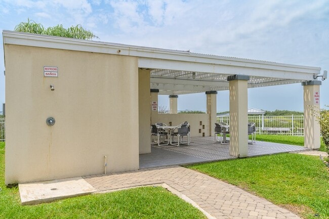 Building Photo - 100 Harbor St