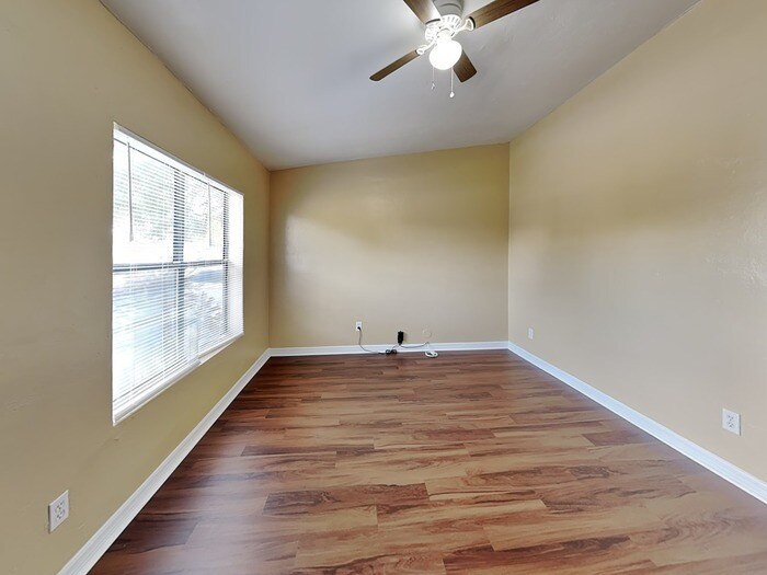 Building Photo - 1737 Ave C NE