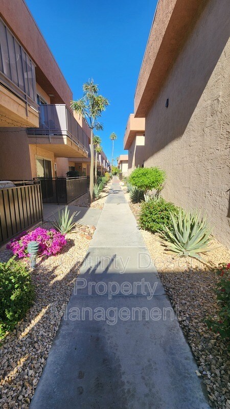 Building Photo - 400 N Sunrise Way