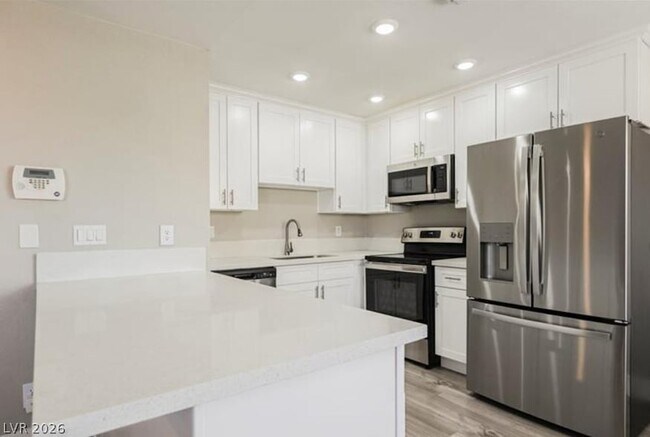 Building Photo - 1205 N Buffalo Dr